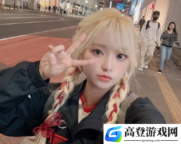 Faker疑似恋爱,T1知名女粉多次坐在李哥旁边一起吃饭