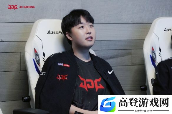 al粉丝怒喷俱乐部经理爱笑,称kanavi塔赞都是最好的打野