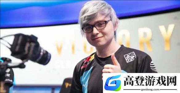 lol退役选手女装直播,曾6次打进世界赛